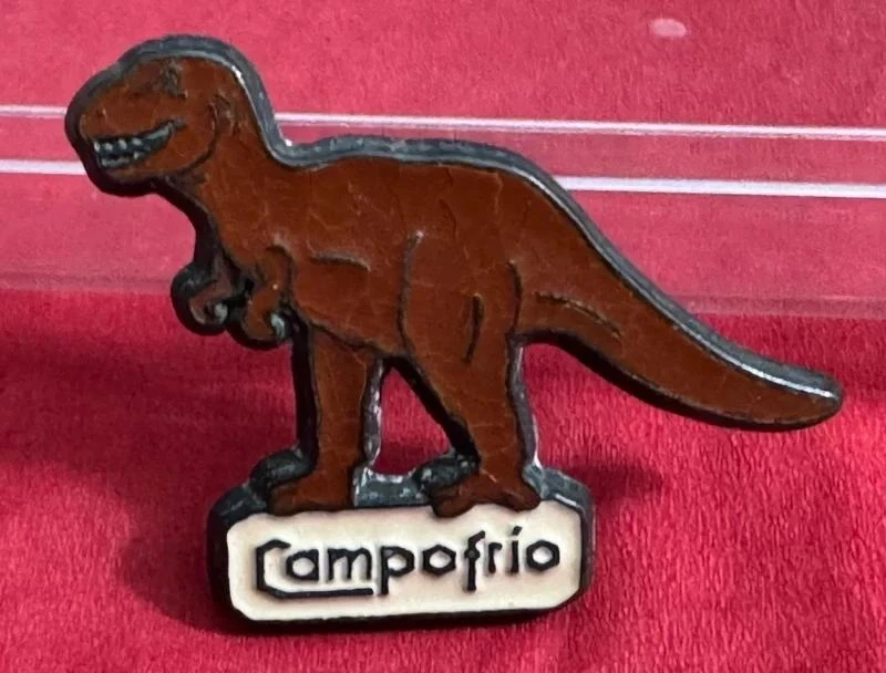 Pin metálico o broche Metal pin Campofrío dinosaurios Tyrannosaurus rex